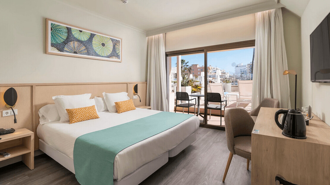 Double Premium with Bali Bed 